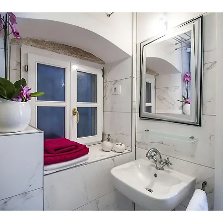 Апартаменти Town House Viva